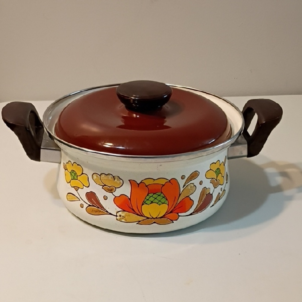 Vintage Country Flower Enamel Cookware with Lid Sanko Ware Cottagecore